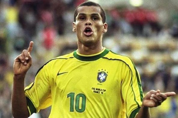 借助类似的 借助类似的